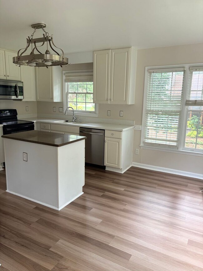Foto del edificio - 4911 Brompton Ln