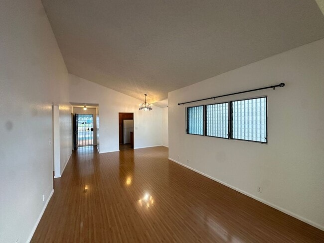 Building Photo - Village Park -3 Bed/ 2 Bath/ 2 Parking