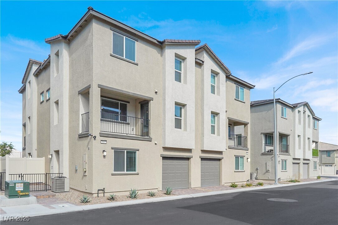 Foto principal - 2662 Champagne Gold Ave