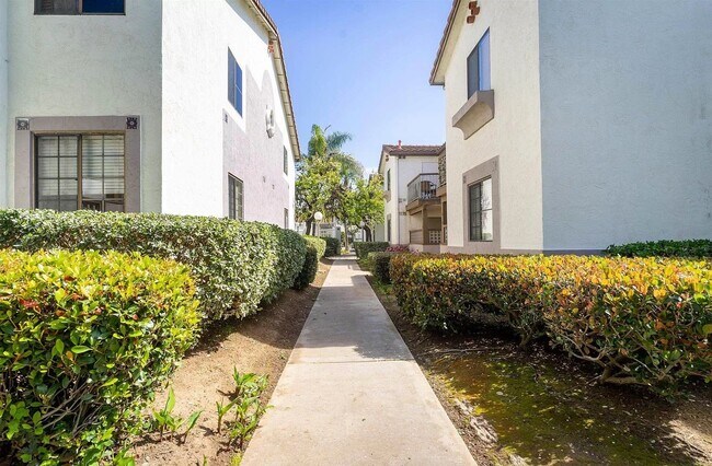 Building Photo - 3550 Sunset Ln