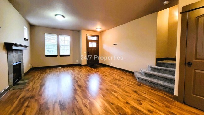 Building Photo - The Perfect 3 BD | 2.5 BA Home in Oregon C...