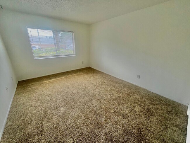 Building Photo - Beautiful 2 Bed 2 Bath Condo Located in Ca...