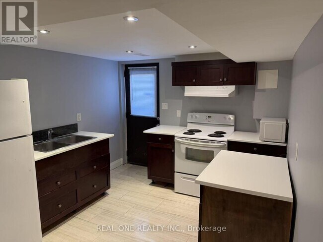 Photo du bâtiment - 1074 Upper Sherman Ave