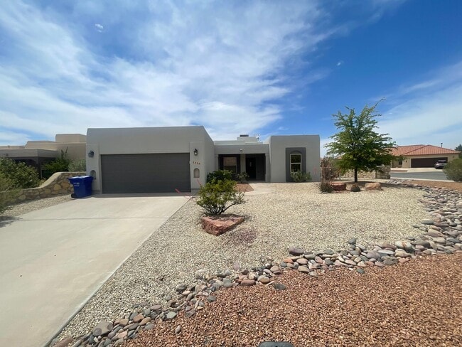 Building Photo - Gorgeous 4 bedroom/3 bathroom home located...
