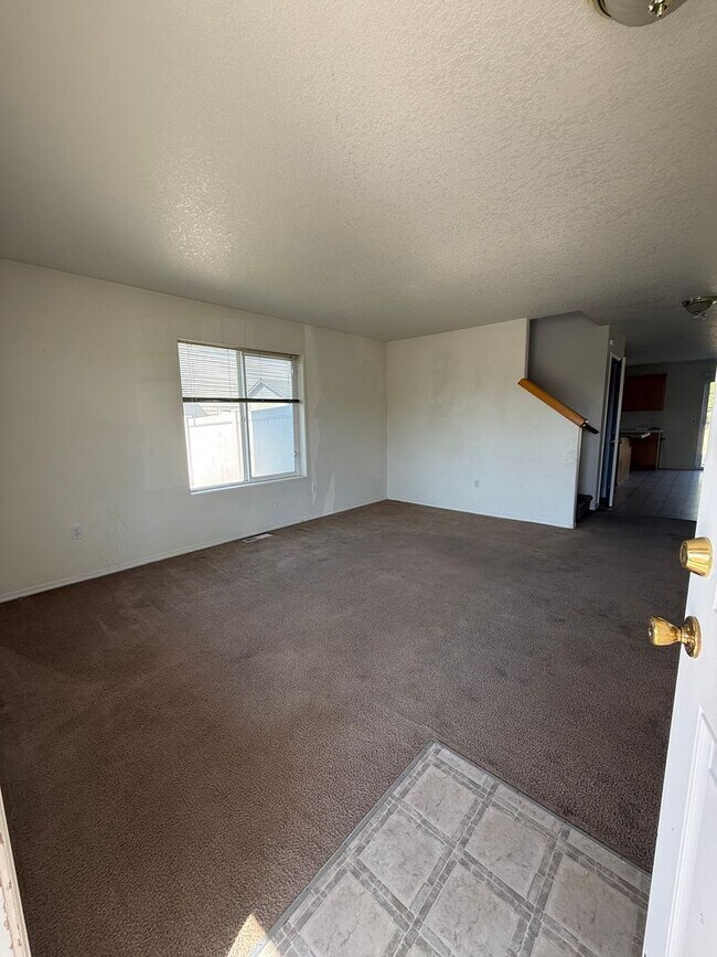 Foto del edificio - Spacious 4-Bedroom Rental Home in Prime Pa...
