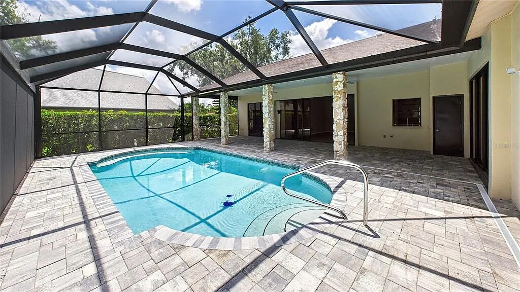 Foto principal - 6107 Misty Oaks St