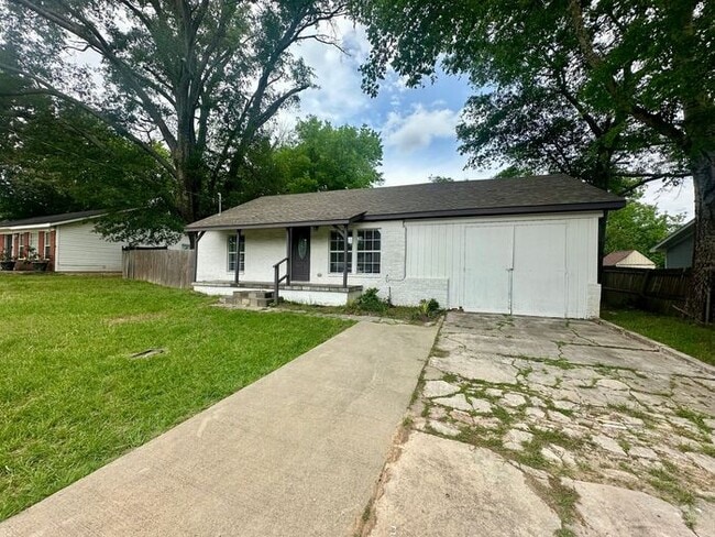 Building Photo - Updated 3-Bedroom Home in the Heart of Lindale!