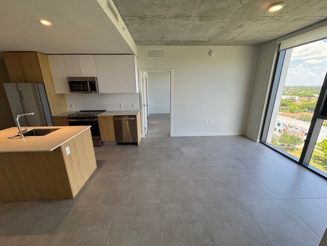 Cocina y sala de estar - 138 NW 31st St