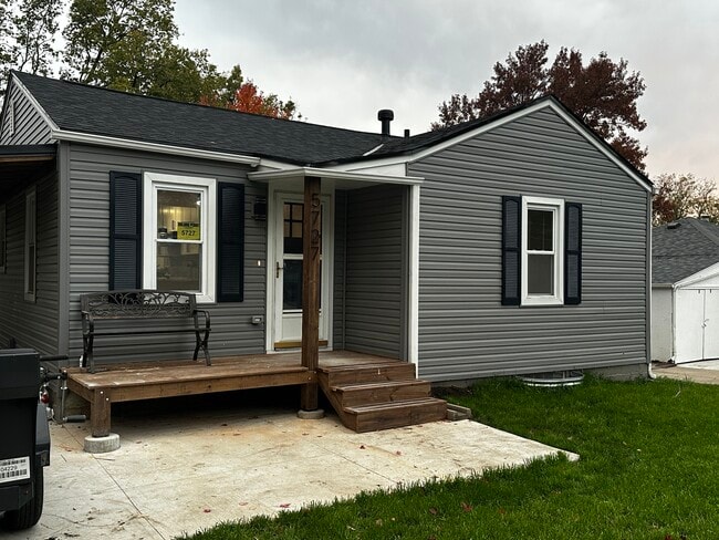 Building Photo - 5727 Saylor St