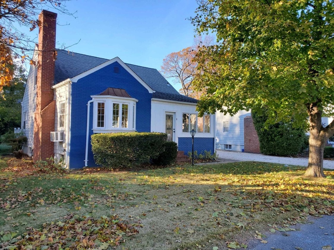 8 Valley Rd, Bayville, NY 11709 House Rental in Bayville, NY