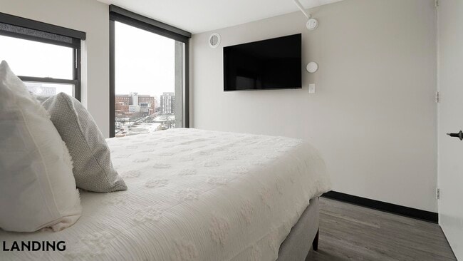 Building Photo - 1922 W Ogden Ave