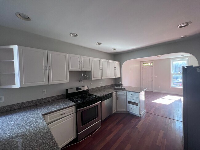 Foto del edificio - Charming 3 Bedroom/2 Bathroom Townhome in Upper Fells Point, Baltimore, MD!