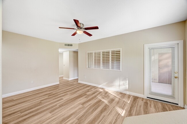 Building Photo - 1050 E Cactus Ave