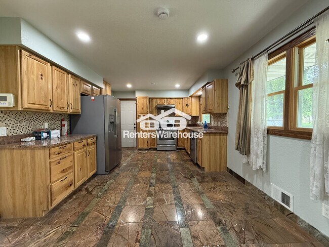 Foto del edificio - 2730 109th Ave NW