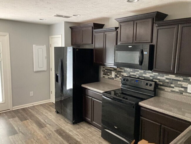 Building Photo - Up to $750 off 1st month Rent with Dec mov...