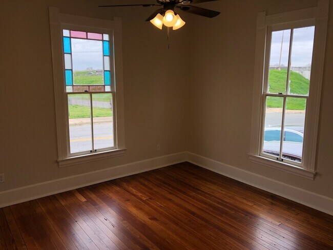 Foto del edificio - 821 E 17th St