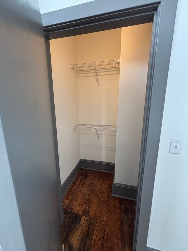 Foto del edificio - 300 E Grace St. Apt. 201