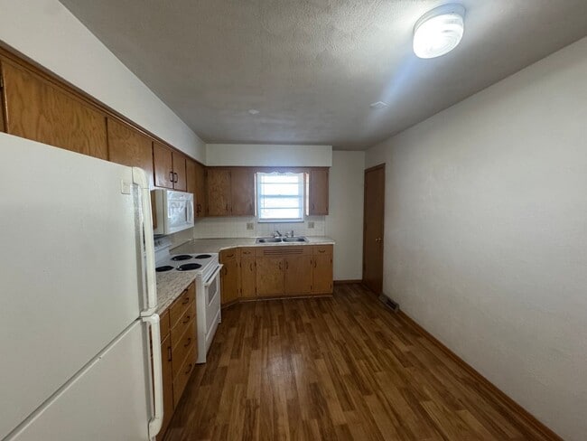 Foto del edificio - ***6 OR 12 MONTH  LEASE OPTIONS***4BR 2BA Home w/ Central Air • Porch • Great Location in Indepen...