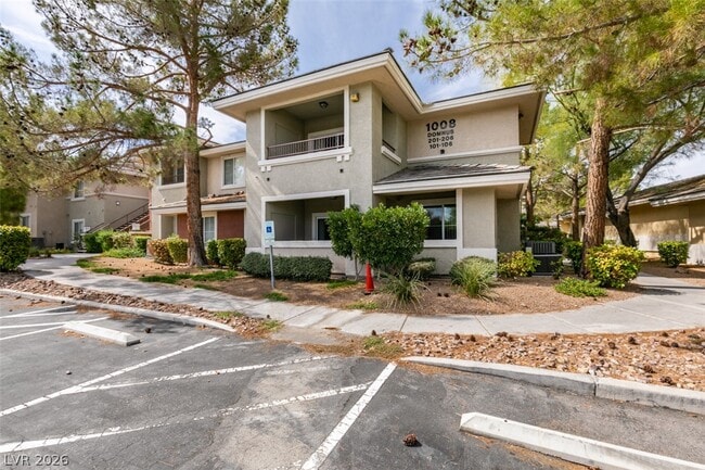 Building Photo - 1008 Domnus Ln
