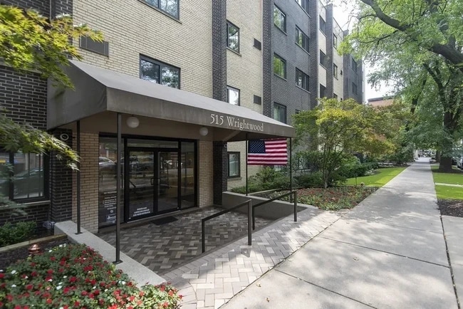 Building Photo - 515 W Wrightwood Ave