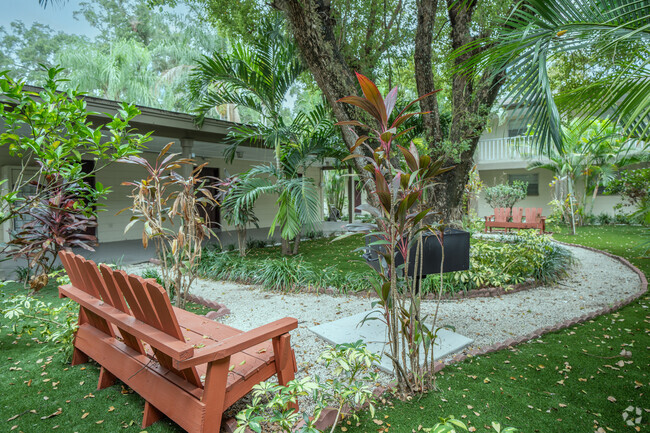 Patio - Parson's Green Courtyard Apartments