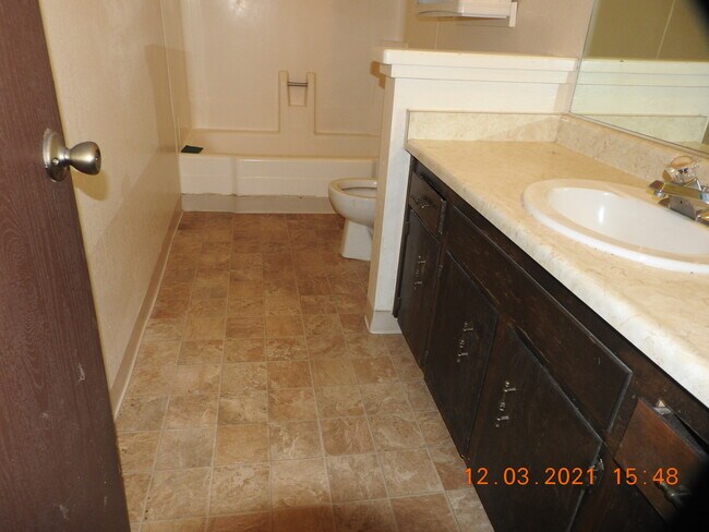 Baño - 1175 Berrum Ln