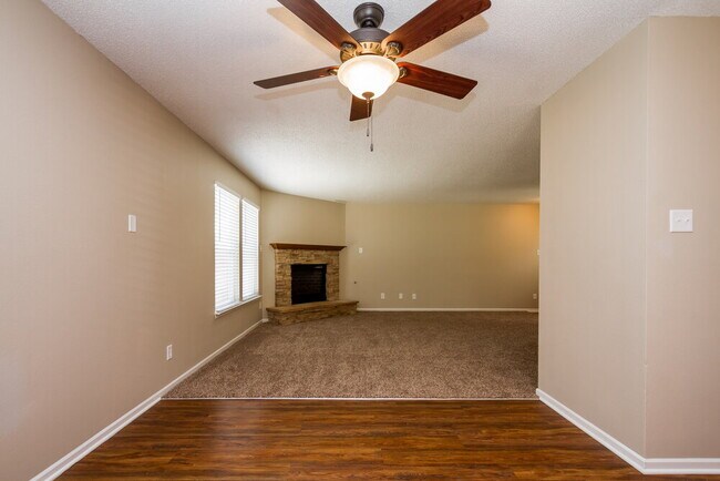 Foto del edificio - 2041 Dutch Elm Dr