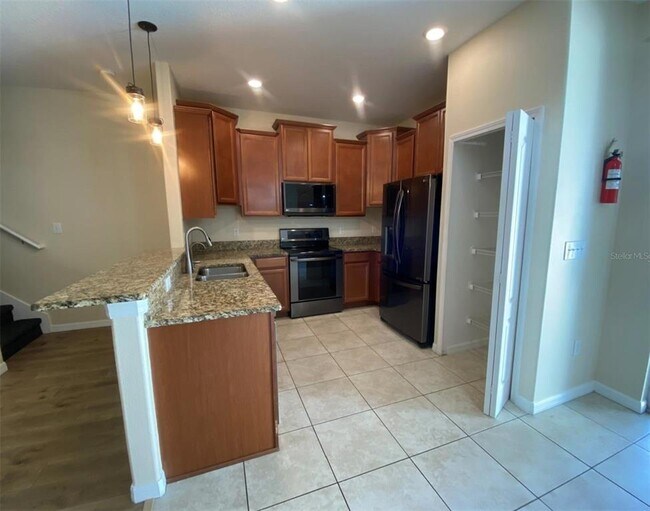 Building Photo - 12013 Greengate Dr