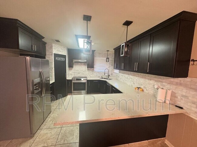 Building Photo - 2175 Deerwood Dr