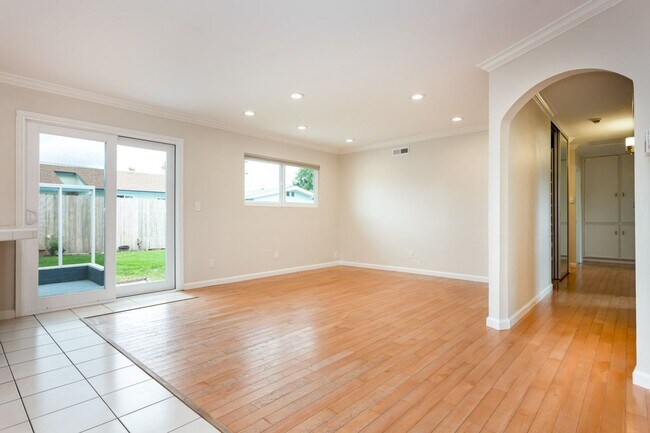Foto del edificio - Traditional Single Family with Spacious Yard!