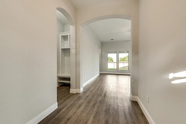 Building Photo - 4802 Elite Dr