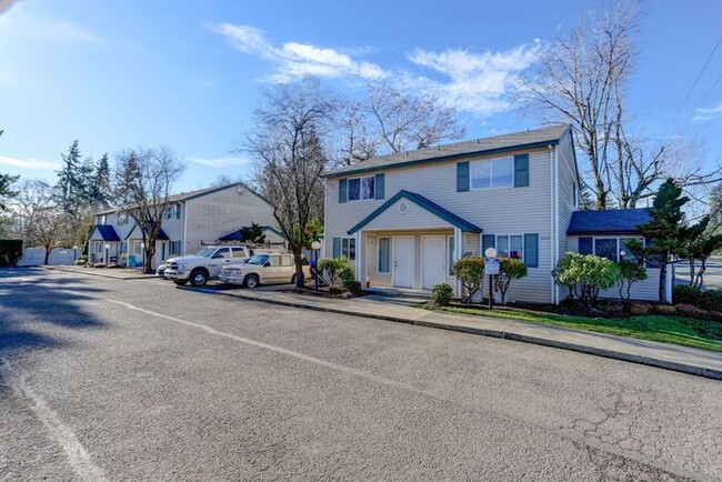 Building Photo - 2bed/1.5bath Townhome Available Today! Get...