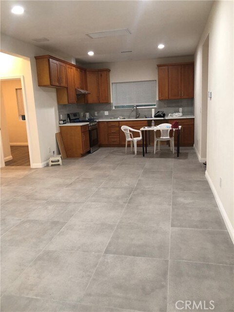 Foto del edificio - 729 W 12th St