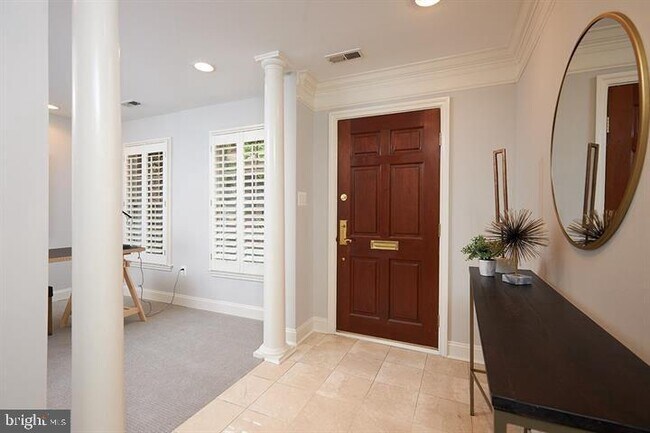 Foto del edificio - 4906 Montgomery Ln