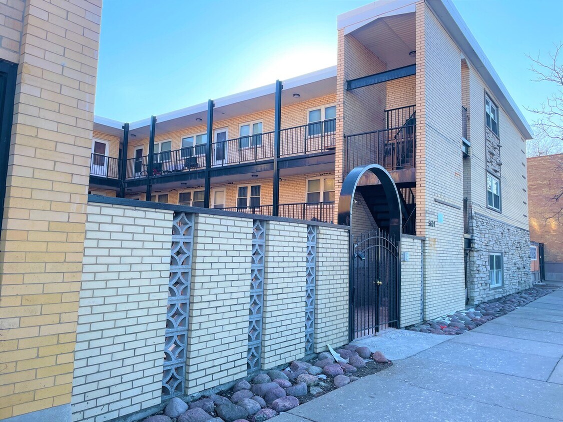 5607 W Irving Park Rd, Chicago, IL 60634 House Rental in Chicago, IL