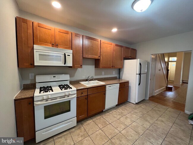 Building Photo - 355 Barclay St