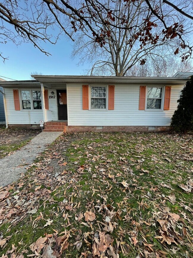 Building Photo - Spacious 3bdrm/1.5bth Ranch Style Home Loc...