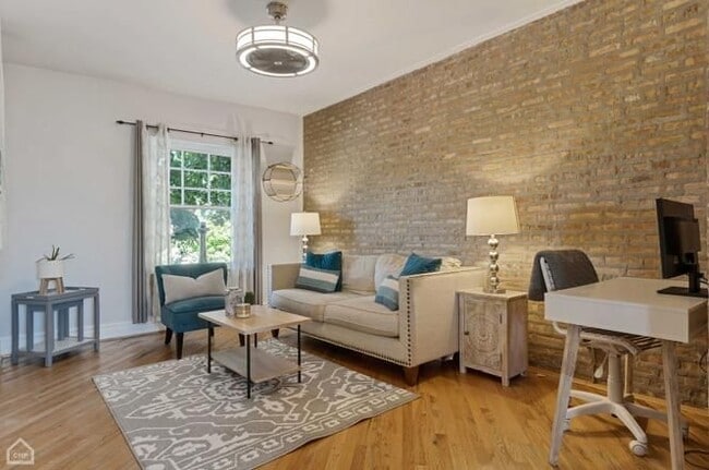 Building Photo - 2755 W Melrose St