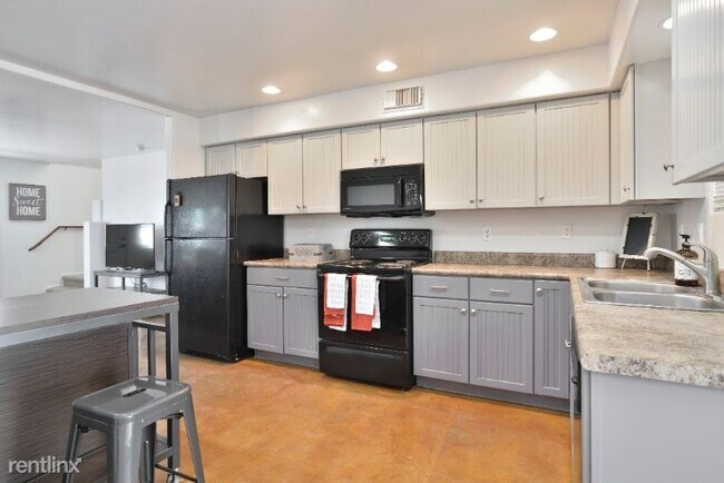 Foto del edificio - 5 br, 2 bath Townhome - 2326 N. 6th Ave