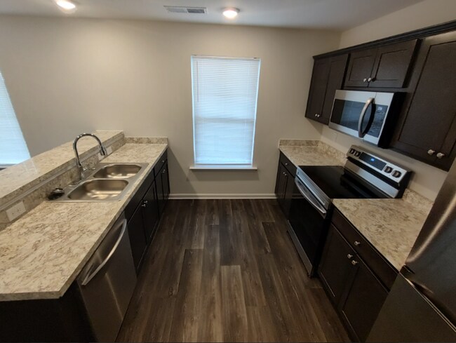 Foto del edificio - Move in Ready! Easy & Quick move-in process