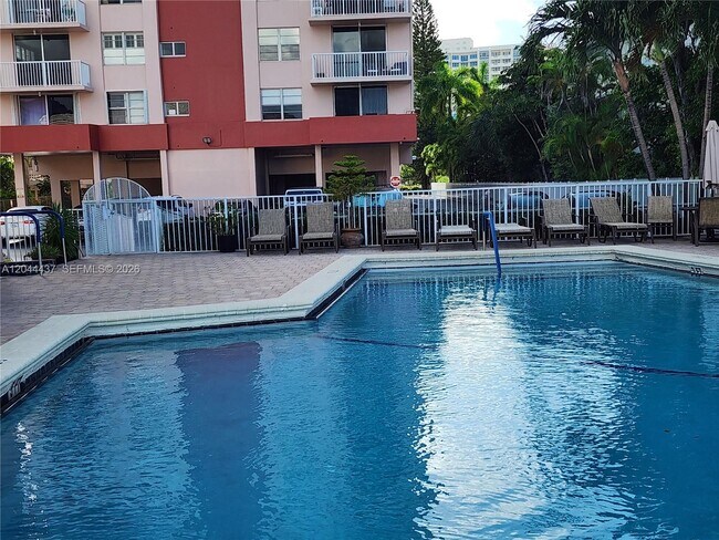 Foto del edificio - 3161 S Ocean Dr