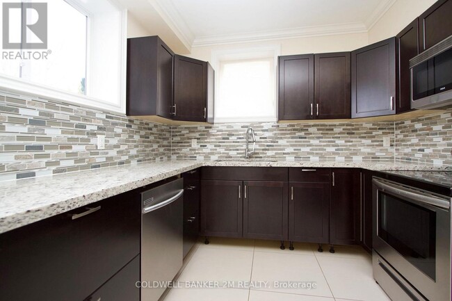 Building Photo - 230-230 Annis St