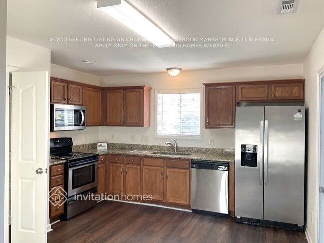 Building Photo - 1001 Sunlight Path Dr