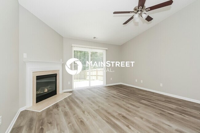 Foto del edificio - 4 Bedroom Pet-Friendly Home in CHARLOTTE, NC with Main Street Renewal