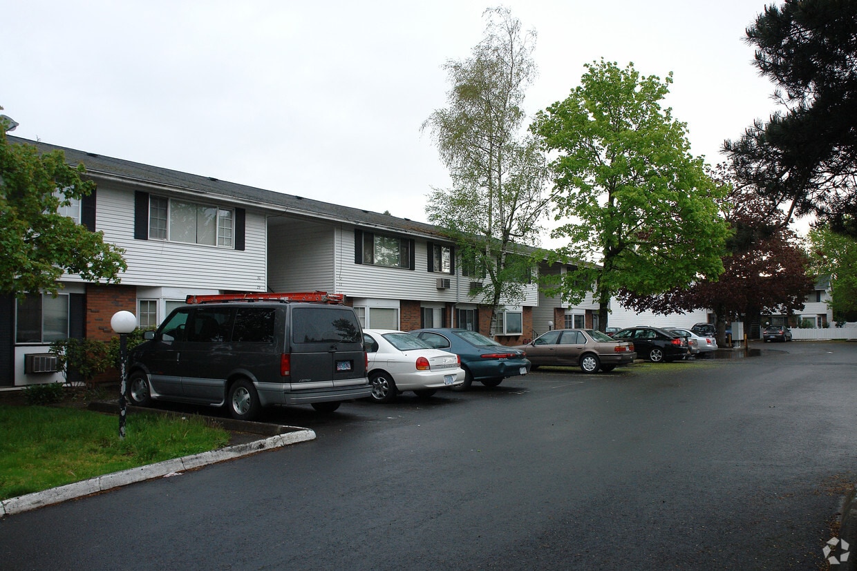 Building Photo - Heritage Green