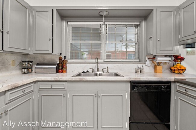 Foto del edificio - 6 br, 4.5 bath House - 1628 Fulton Drive