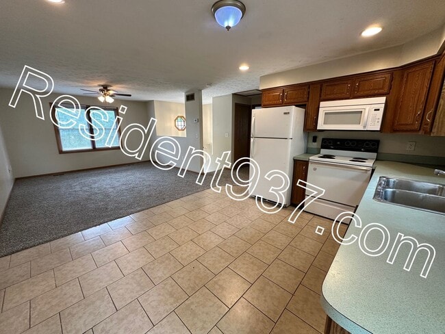 Building Photo - 3 Bed 2 Bath Home