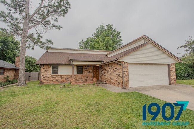 Photo - 1200 N Patterson Dr House