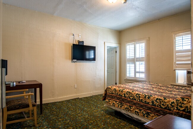 Building Photo - 1617 N Cahuenga Blvd