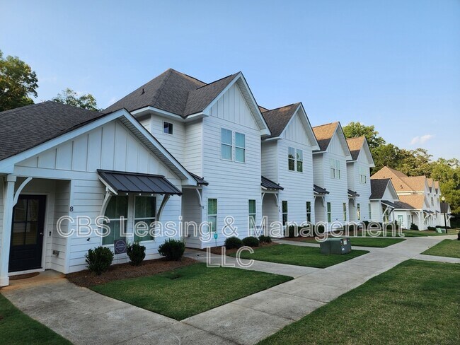 Building Photo - 630 Village Dr